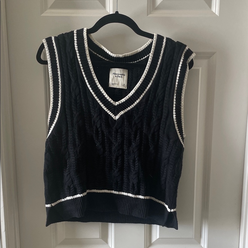 Abercrombie & Fitch Black Cable Knit Sweater Vest
